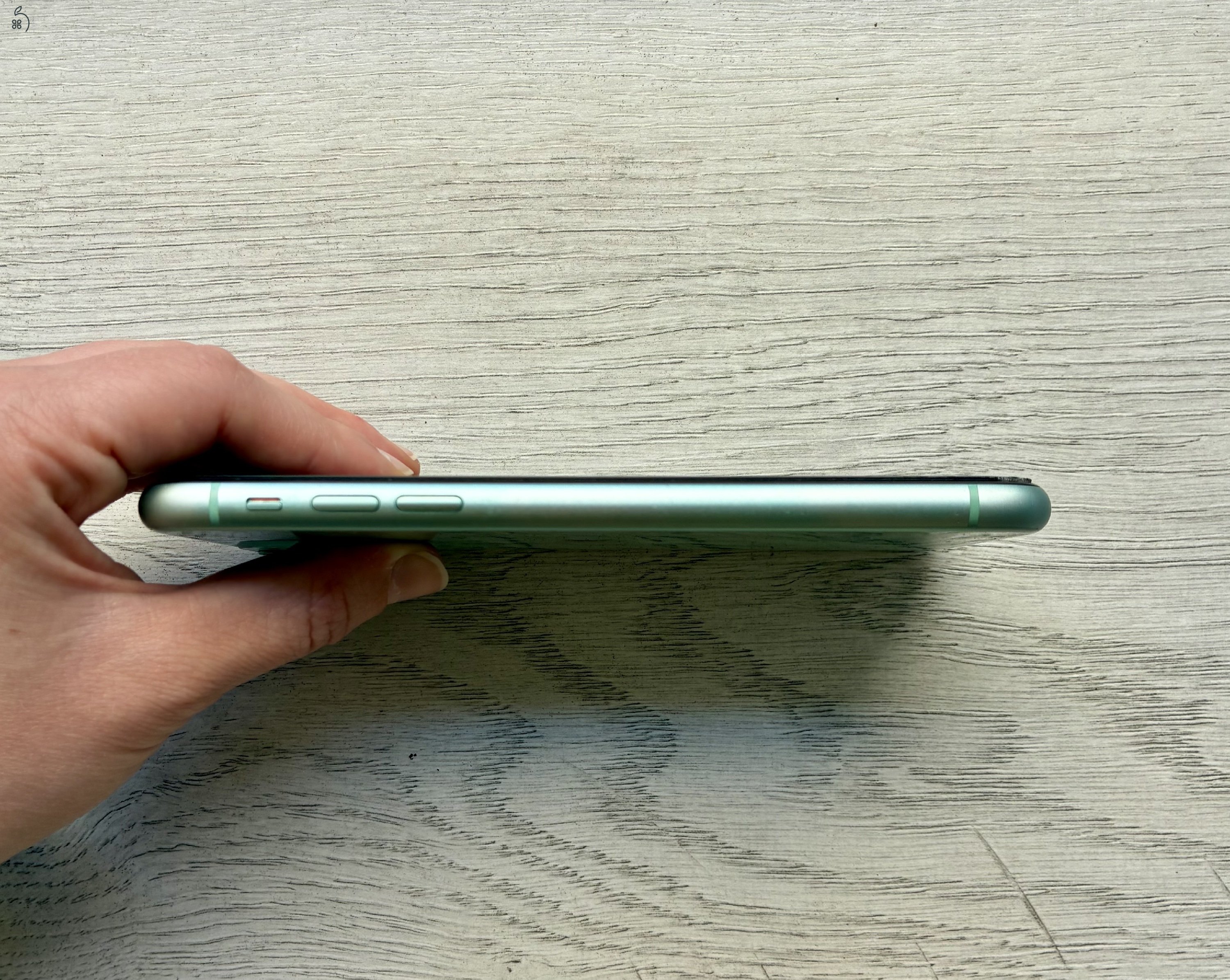 Iphone 11 256 GB (használt, jó állapotú)