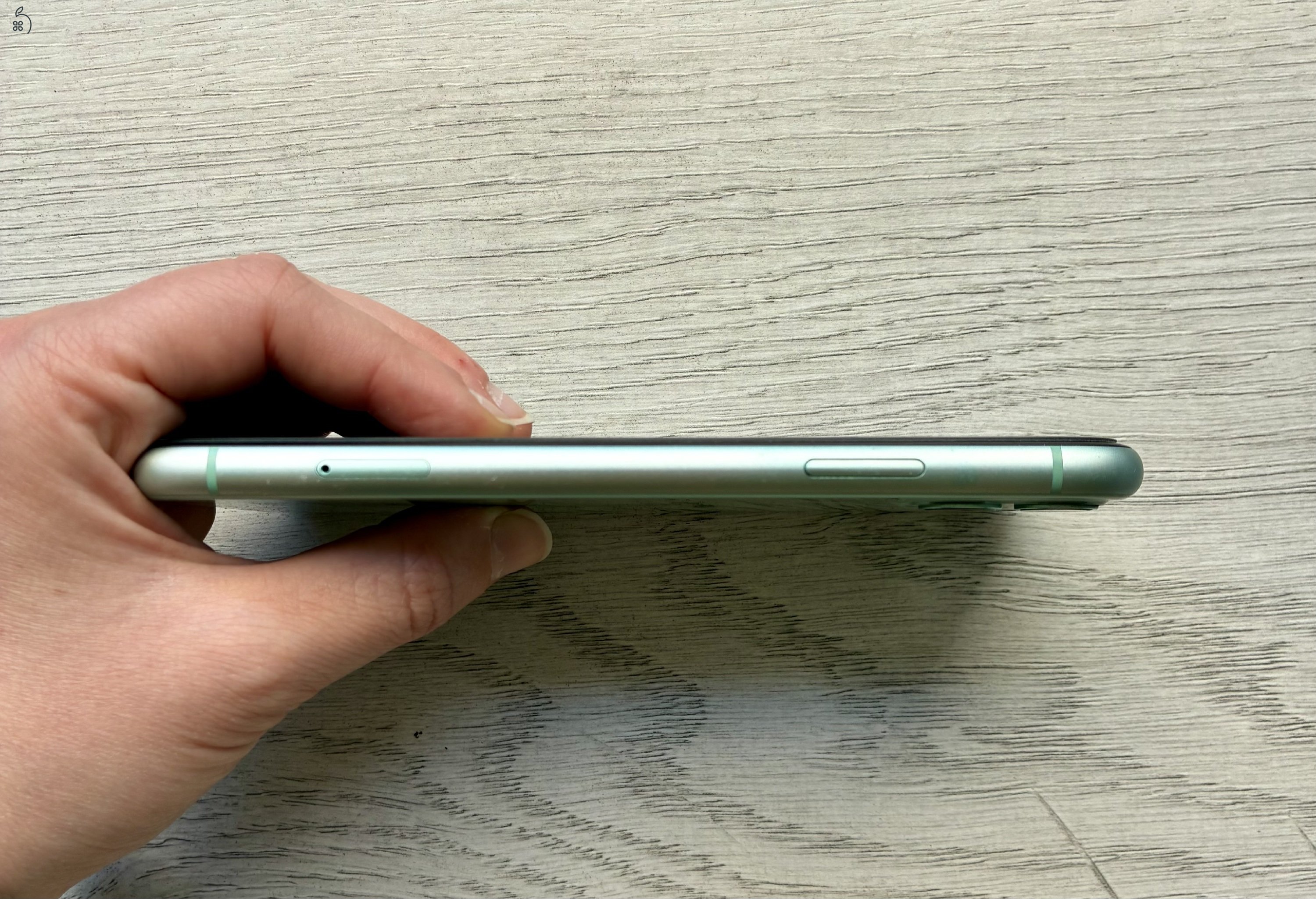 Iphone 11 256 GB (használt, jó állapotú)