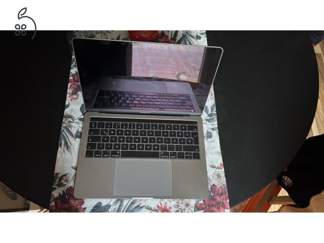 MacBook Pro - Touchbar - 8GB - i5 - 256SSD