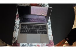 MacBook Pro - Touchbar - 8GB - i5 - 256SSD