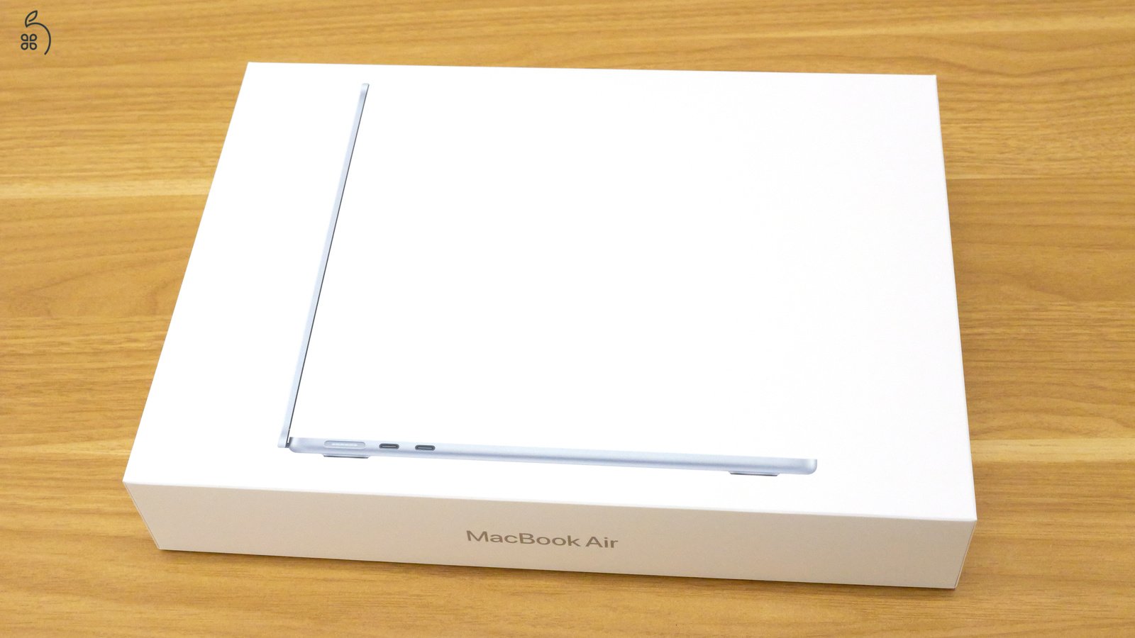 Eladó Macbook Air M4 doboza kifogástalan állapotban