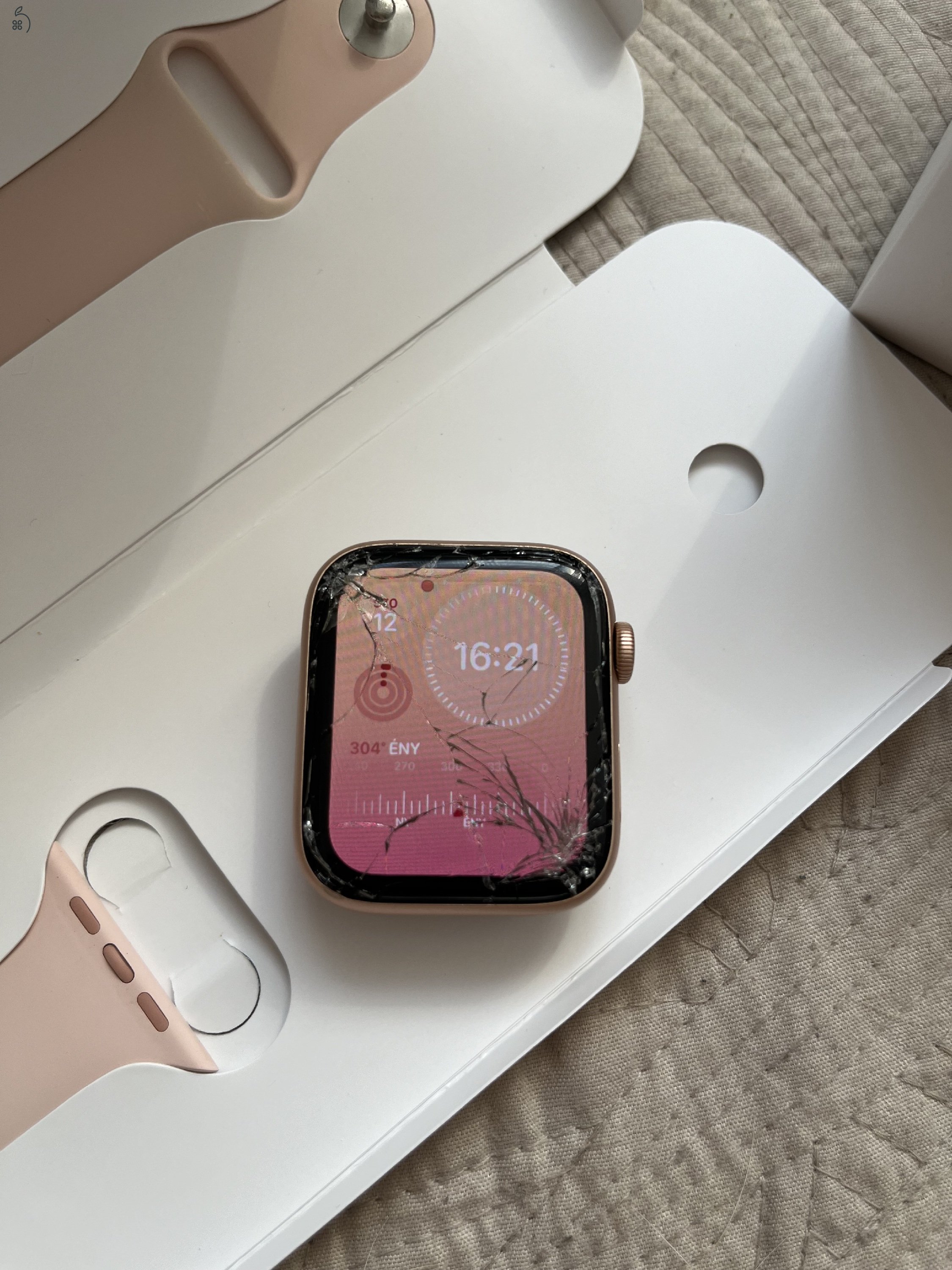 Apple Watch Series 5 – 44 mm  | TÖRÖTT KIJELZŐVEL