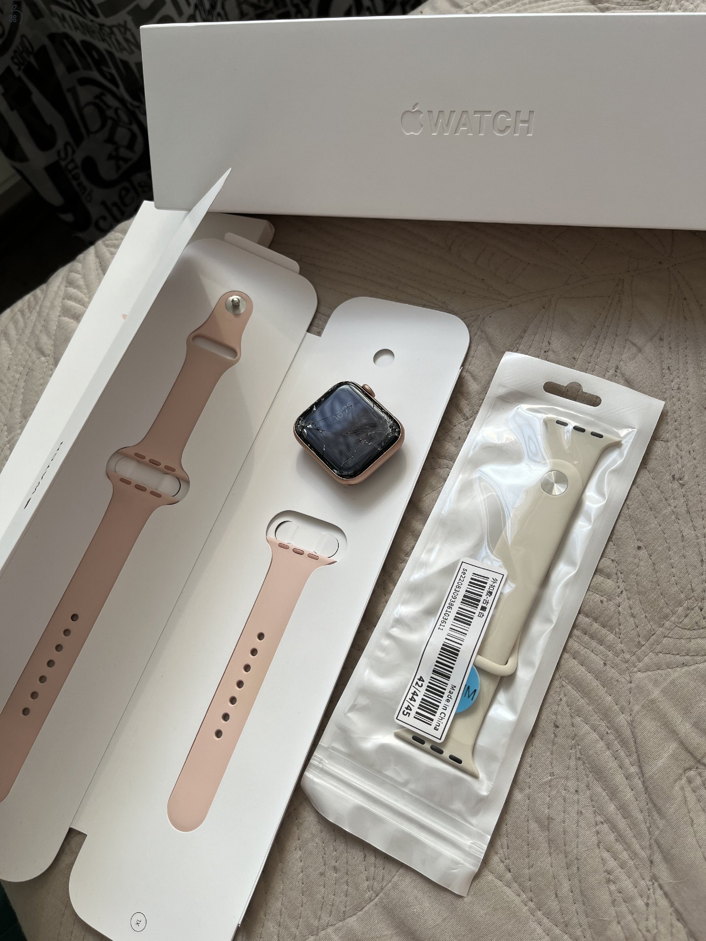 Apple Watch Series 5 – 44 mm  | TÖRÖTT KIJELZŐVEL