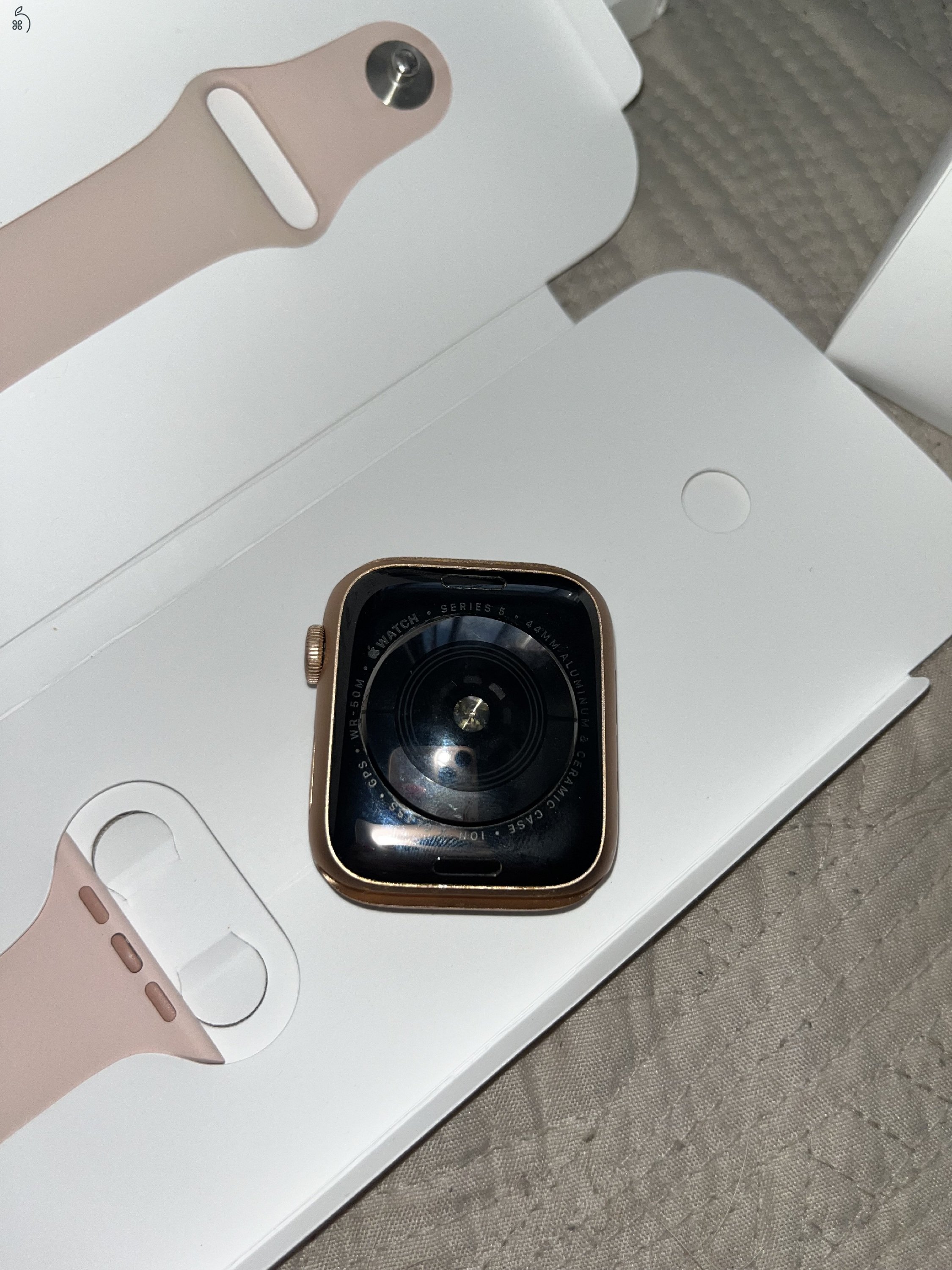 Apple Watch Series 5 – 44 mm  | TÖRÖTT KIJELZŐVEL