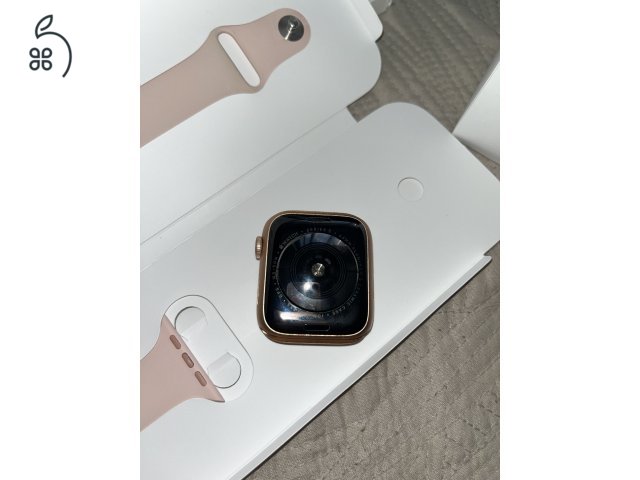 Apple Watch Series 5 – 44 mm  | TÖRÖTT KIJELZŐVEL