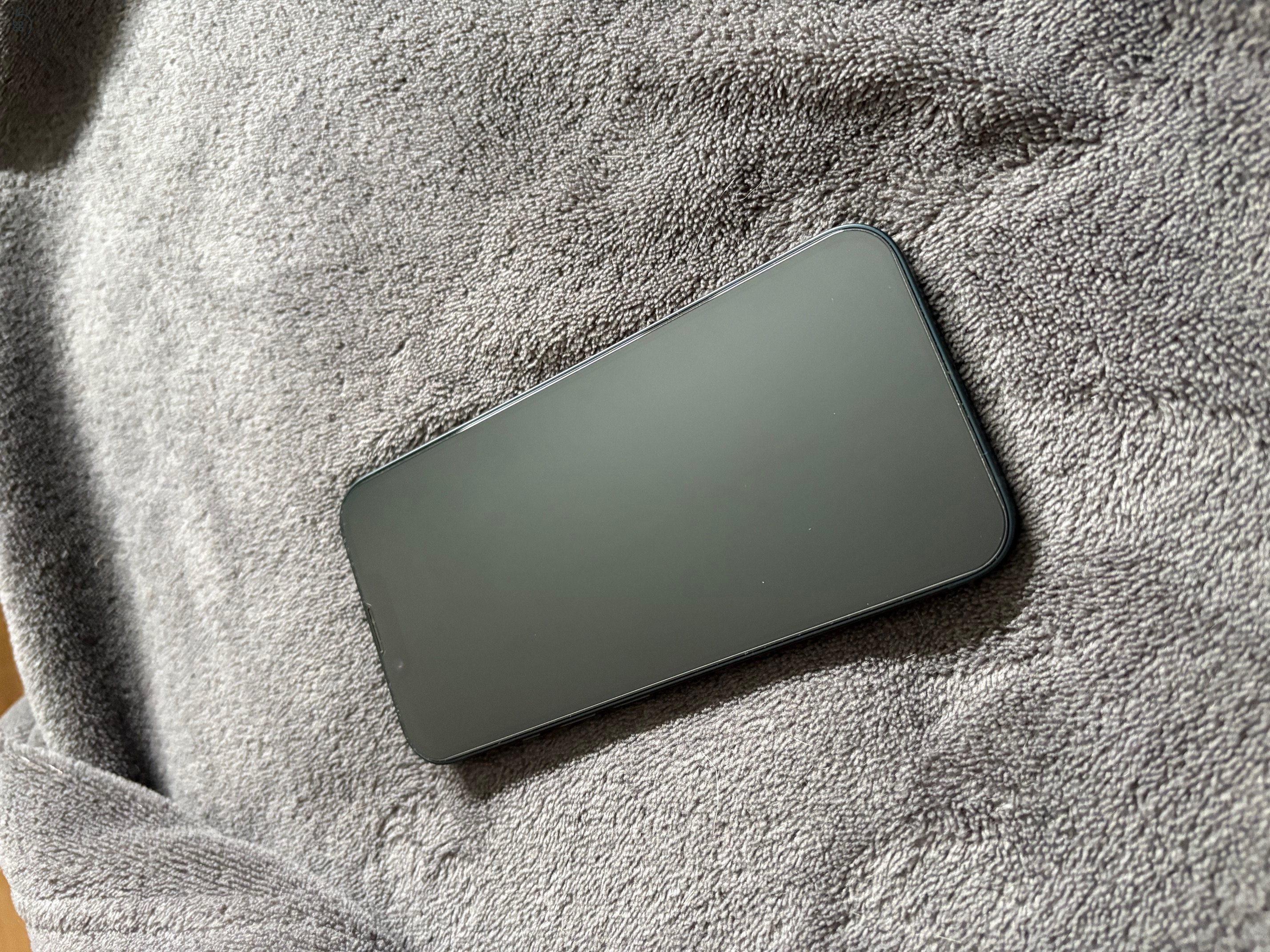 Hibátlan iPhone 14 Midnight 256GB 