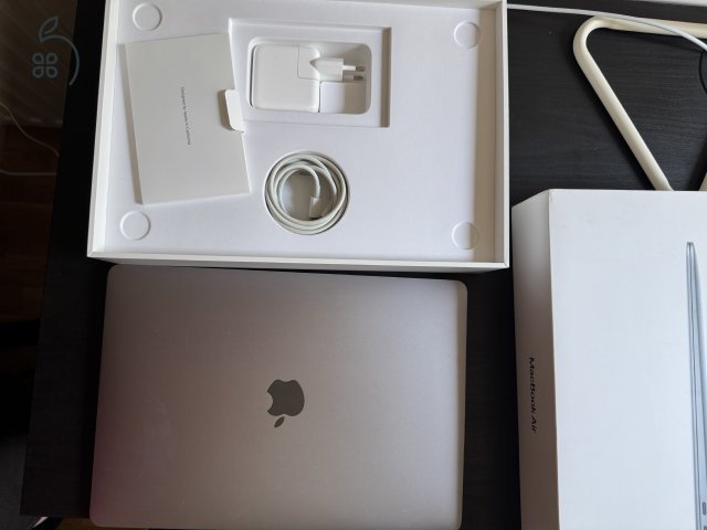 MacBook Air 2020 13” i3 256 GB SSD 8 GB RAM Space Gray