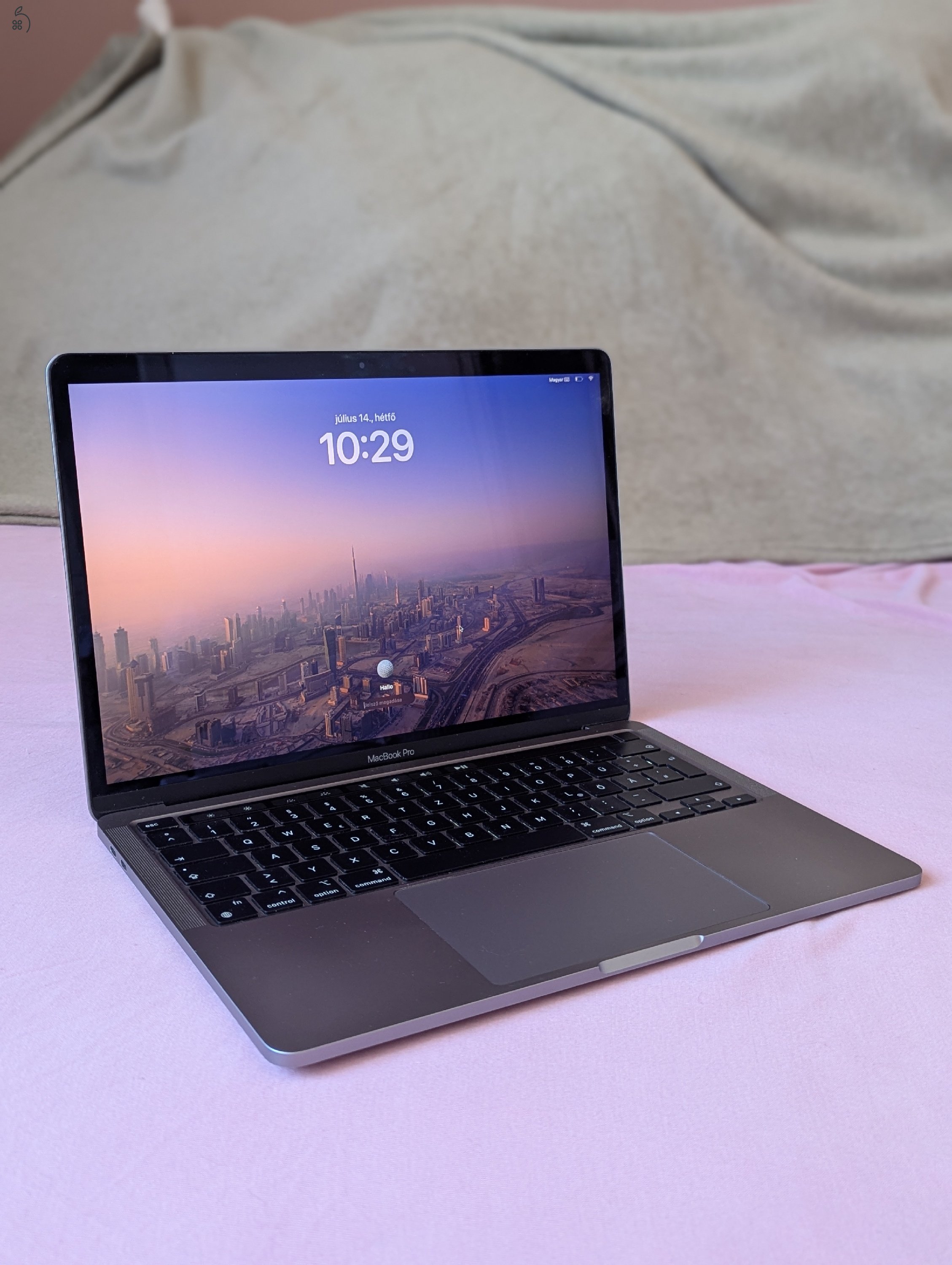 MacBook Pro M1 megkímélt állapot