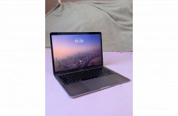MacBook Pro M1 megkímélt állapot