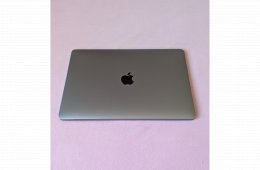 MacBook Pro M1 megkímélt állapot
