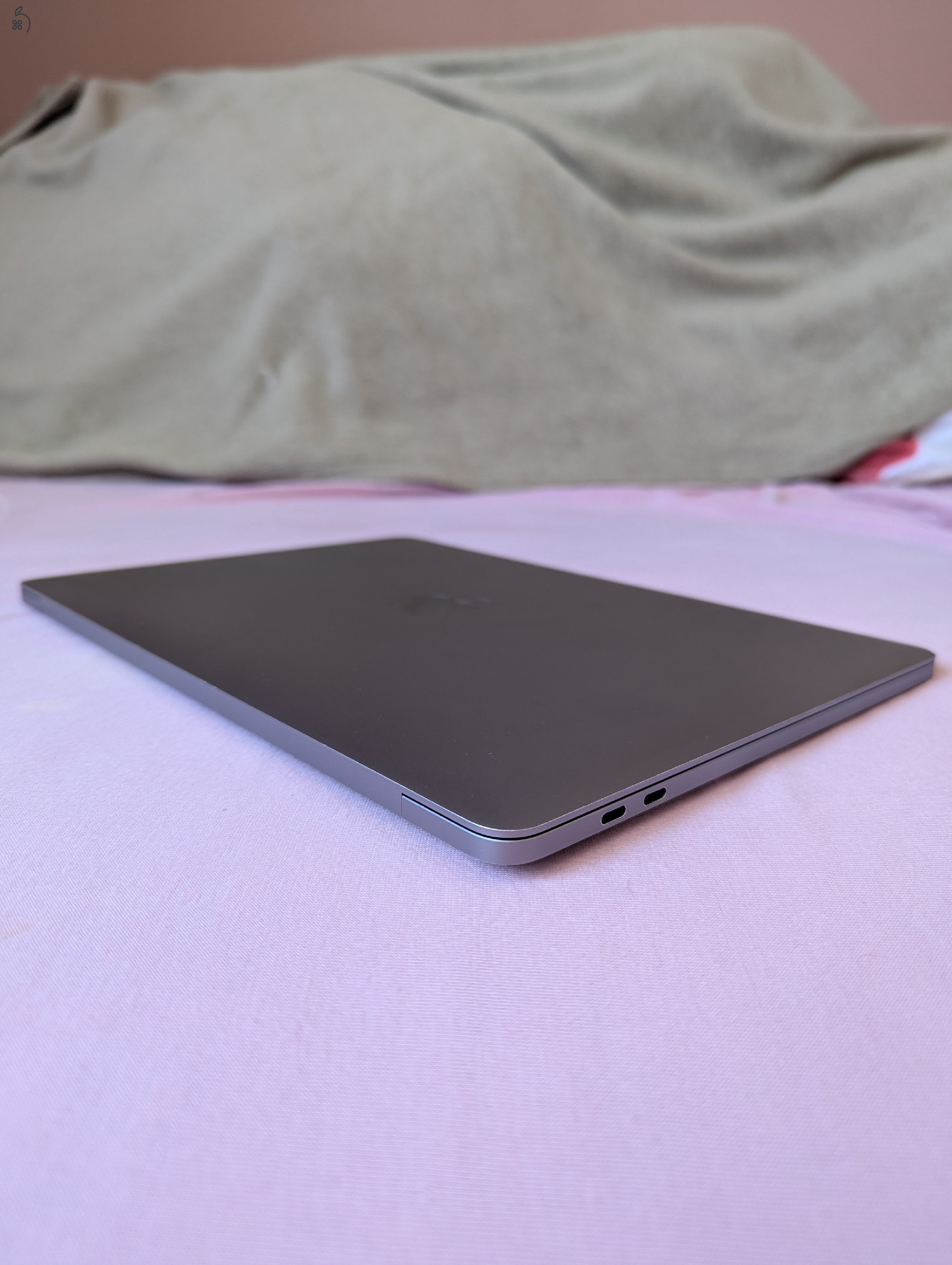 MacBook Pro M1 megkímélt állapot