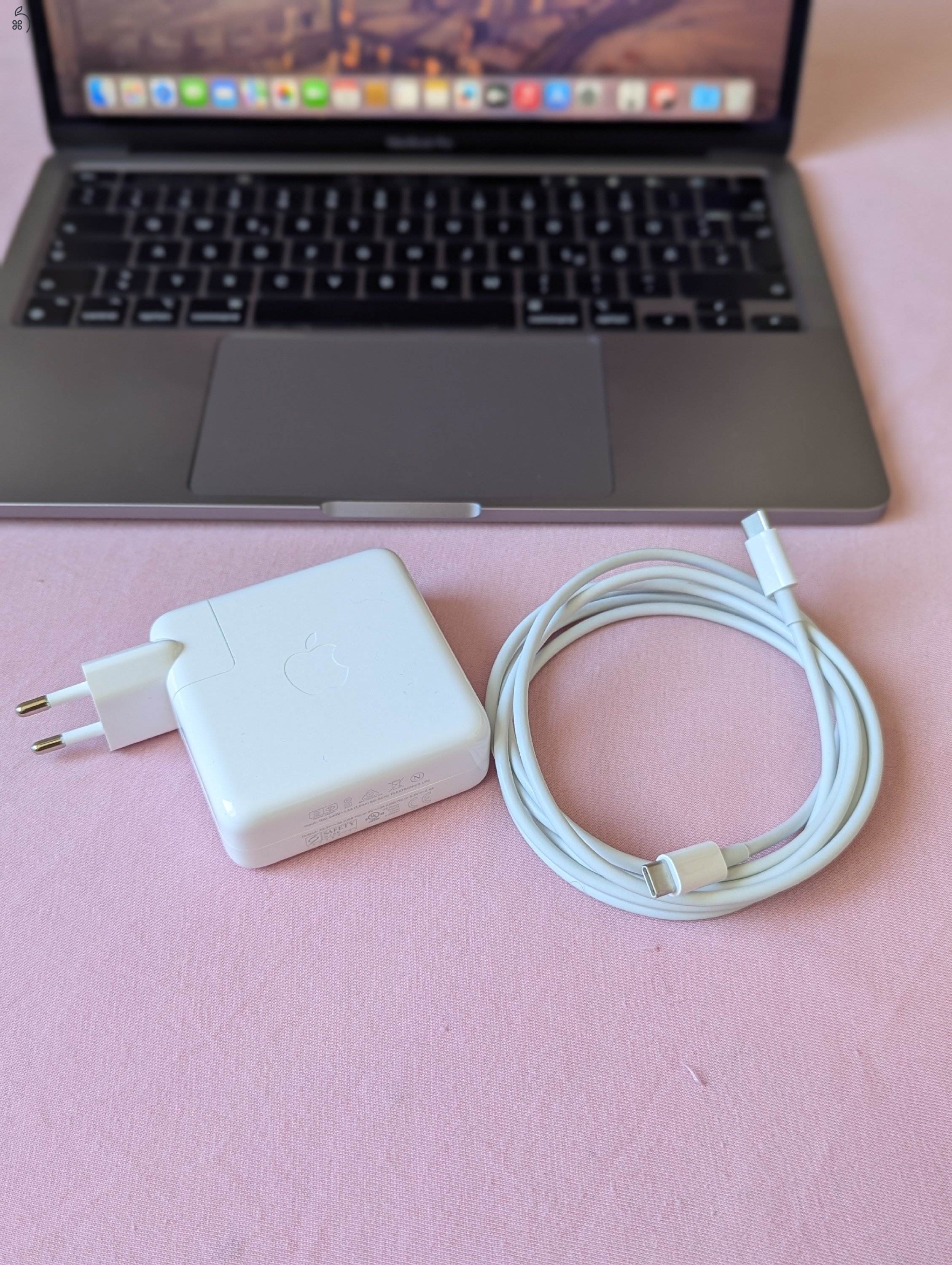MacBook Pro M1 megkímélt állapot