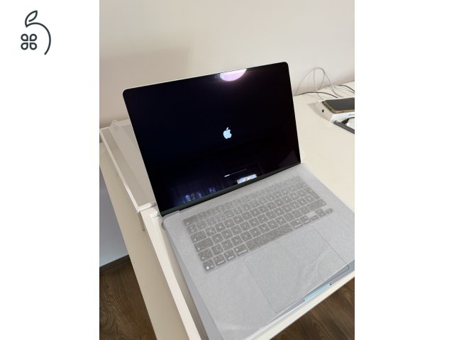 Apple Macbook Air, 15” - M4 chip, 16gb memoria, 256GB 