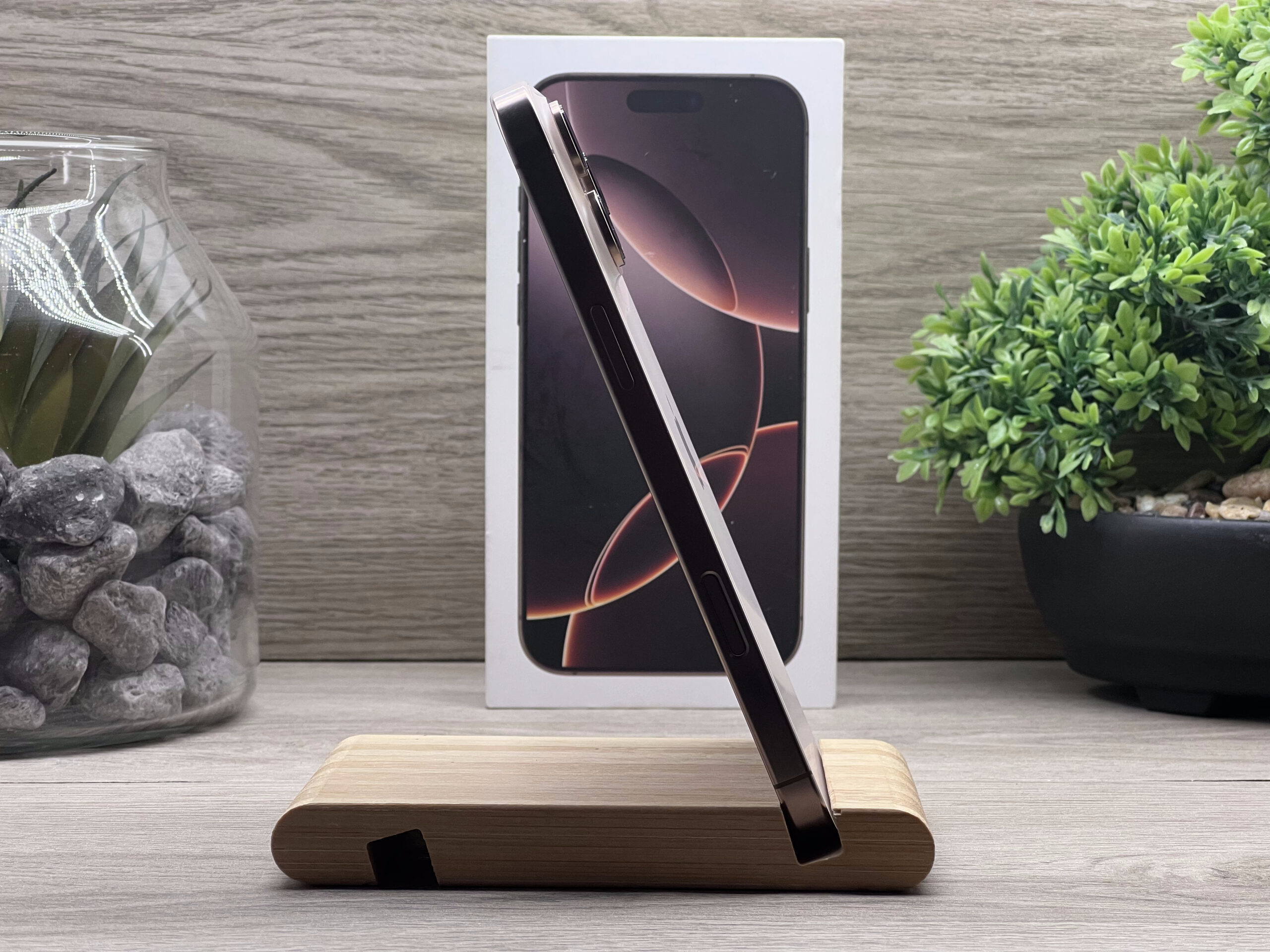 Hibátlan iPhone 16 Pro Max Desert Titanium 256GB 2 ÉV Garanciával Számlával Aksi 100%