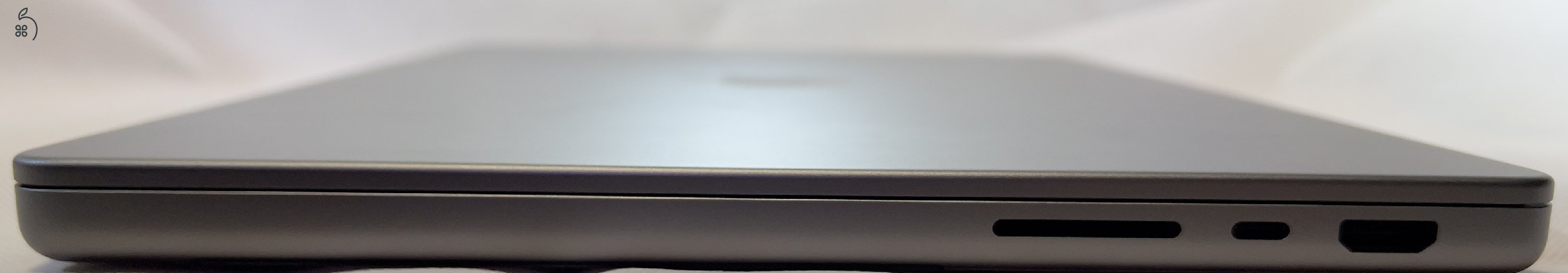 Eladó műtárgyként őrzött 2021 Macbook Pro 14” M1 Pro.