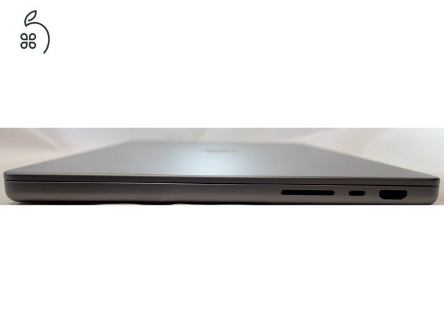 Eladó műtárgyként őrzött 2021 Macbook Pro 14” M1 Pro.