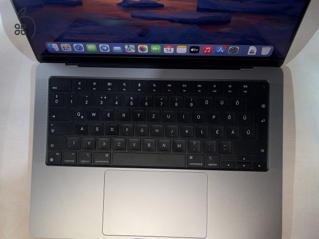 Eladó műtárgyként őrzött 2021 Macbook Pro 14” M1 Pro.