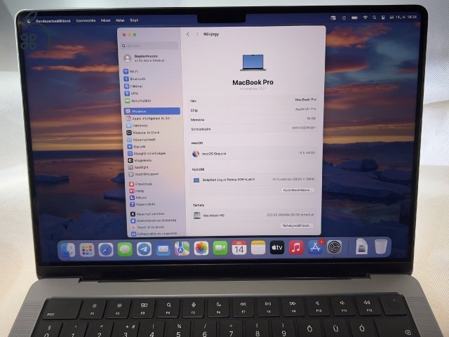 Eladó műtárgyként őrzött 2021 Macbook Pro 14” M1 Pro.