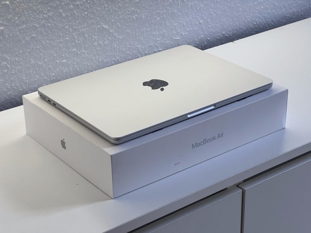 Hibátlan MacBook Air 2024 13 M3 256GB 2 ÉV Garanciával Számlával Aksi 100%