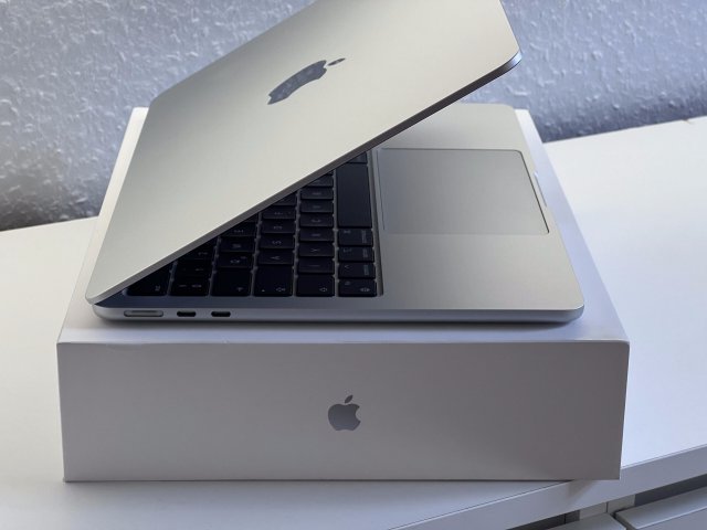 Hibátlan MacBook Air 2024 13 M3 256GB 2 ÉV Garanciával Számlával Aksi 100%