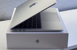 Hibátlan MacBook Air 2024 13 M3 256GB 2 ÉV Garanciával Számlával Aksi 100%