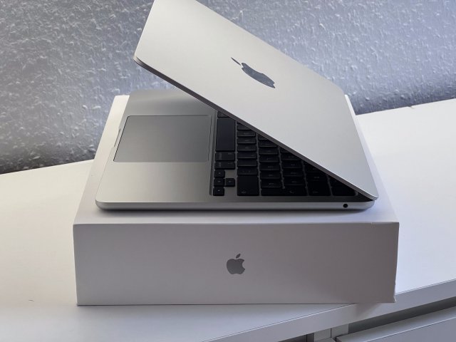 Hibátlan MacBook Air 2024 13 M3 256GB 2 ÉV Garanciával Számlával Aksi 100%