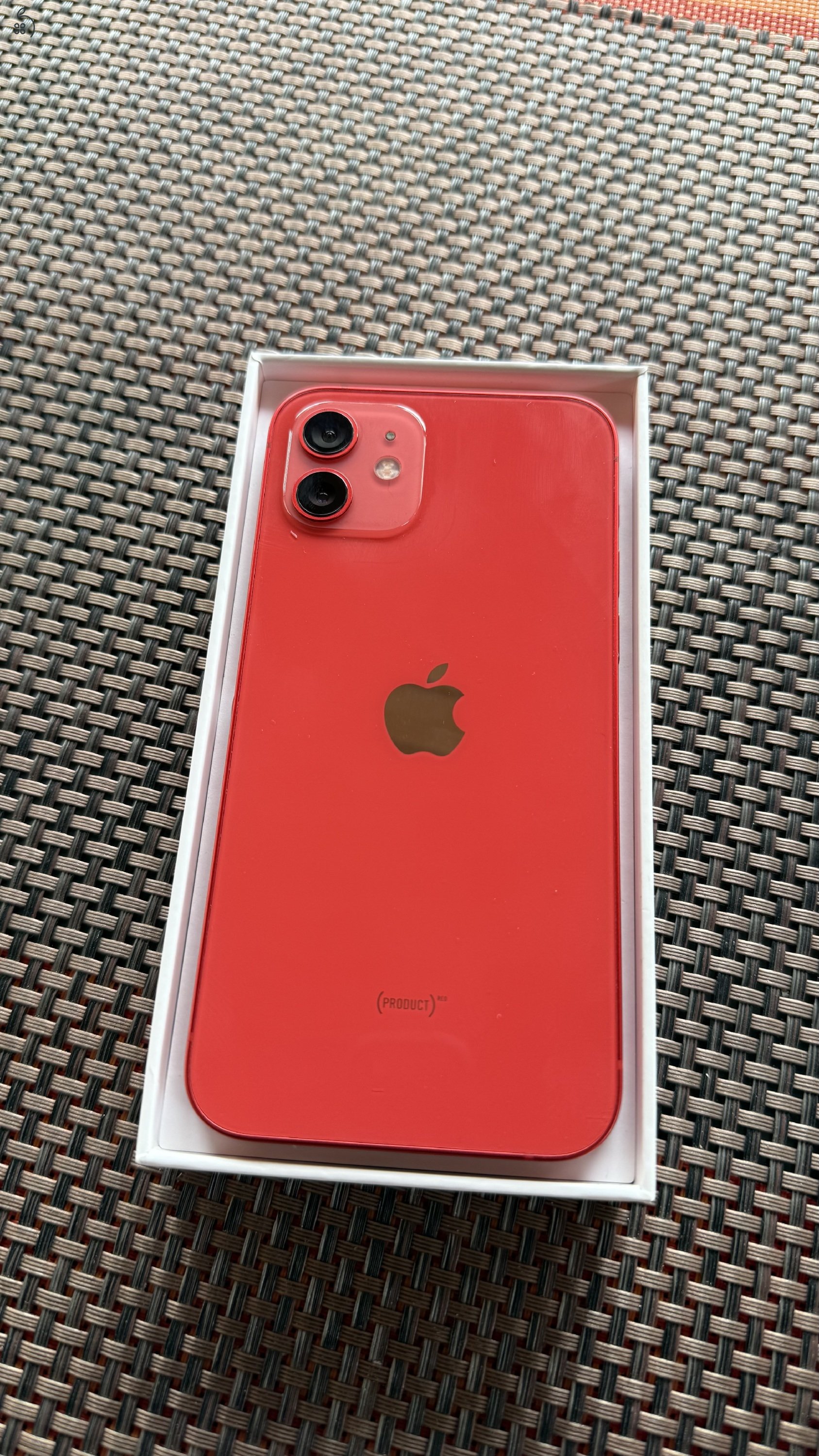 Eladó Iphone 12 red