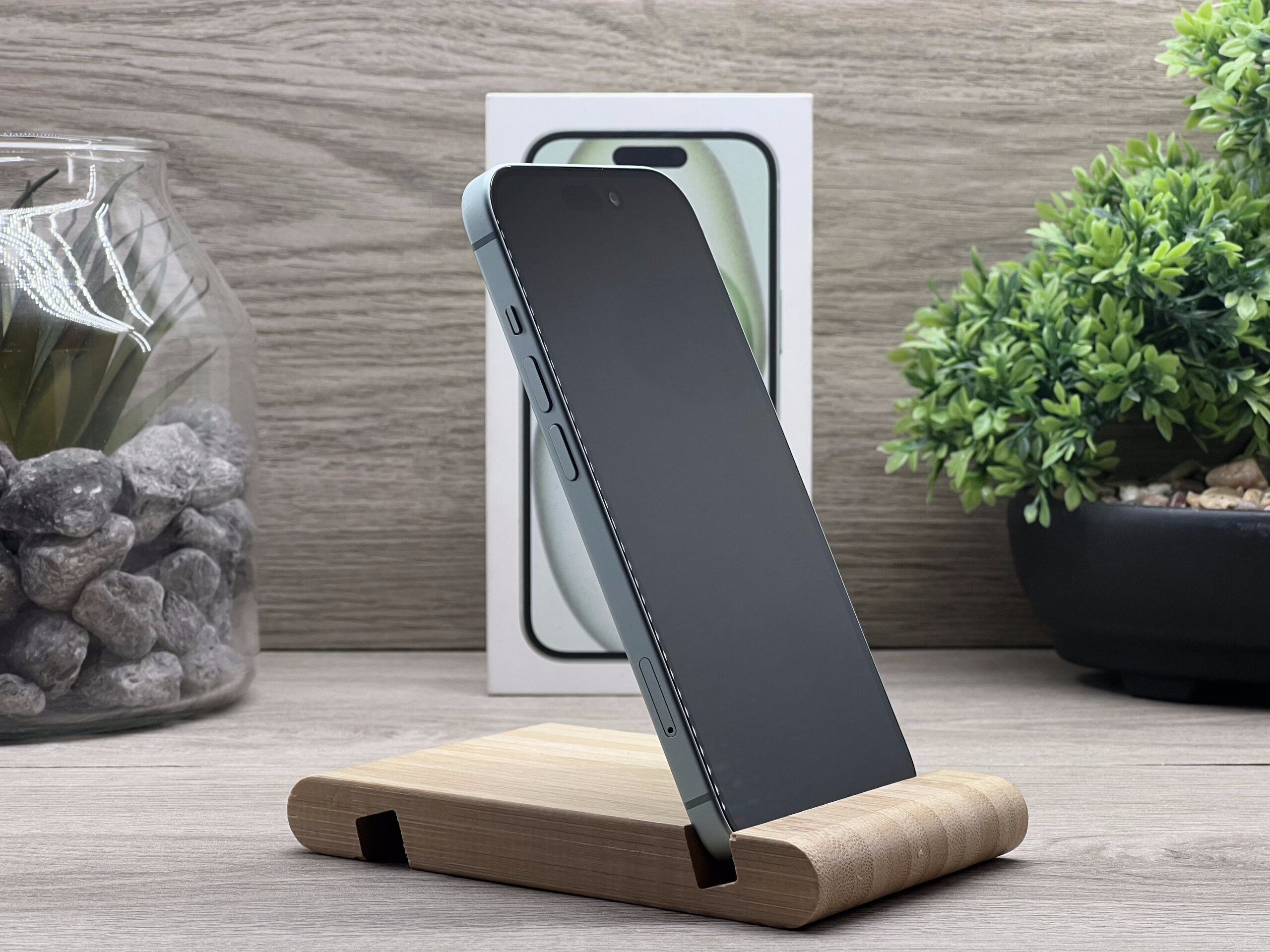 Hibátlan iPhone 15 Green 128GB 2 ÉV Garanciával Számlával