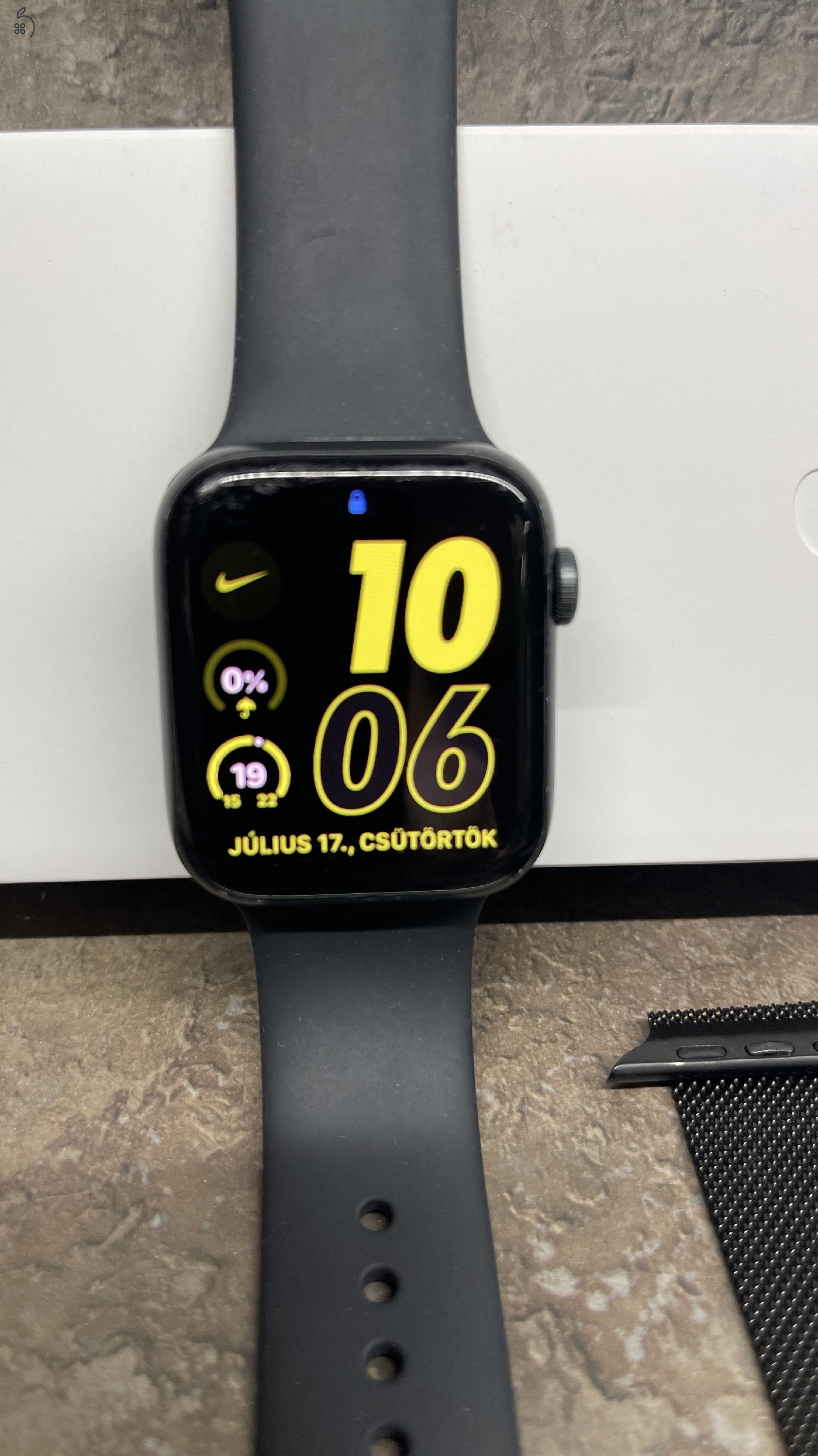 Apple Watch Series 6 (GPS + Cellular)