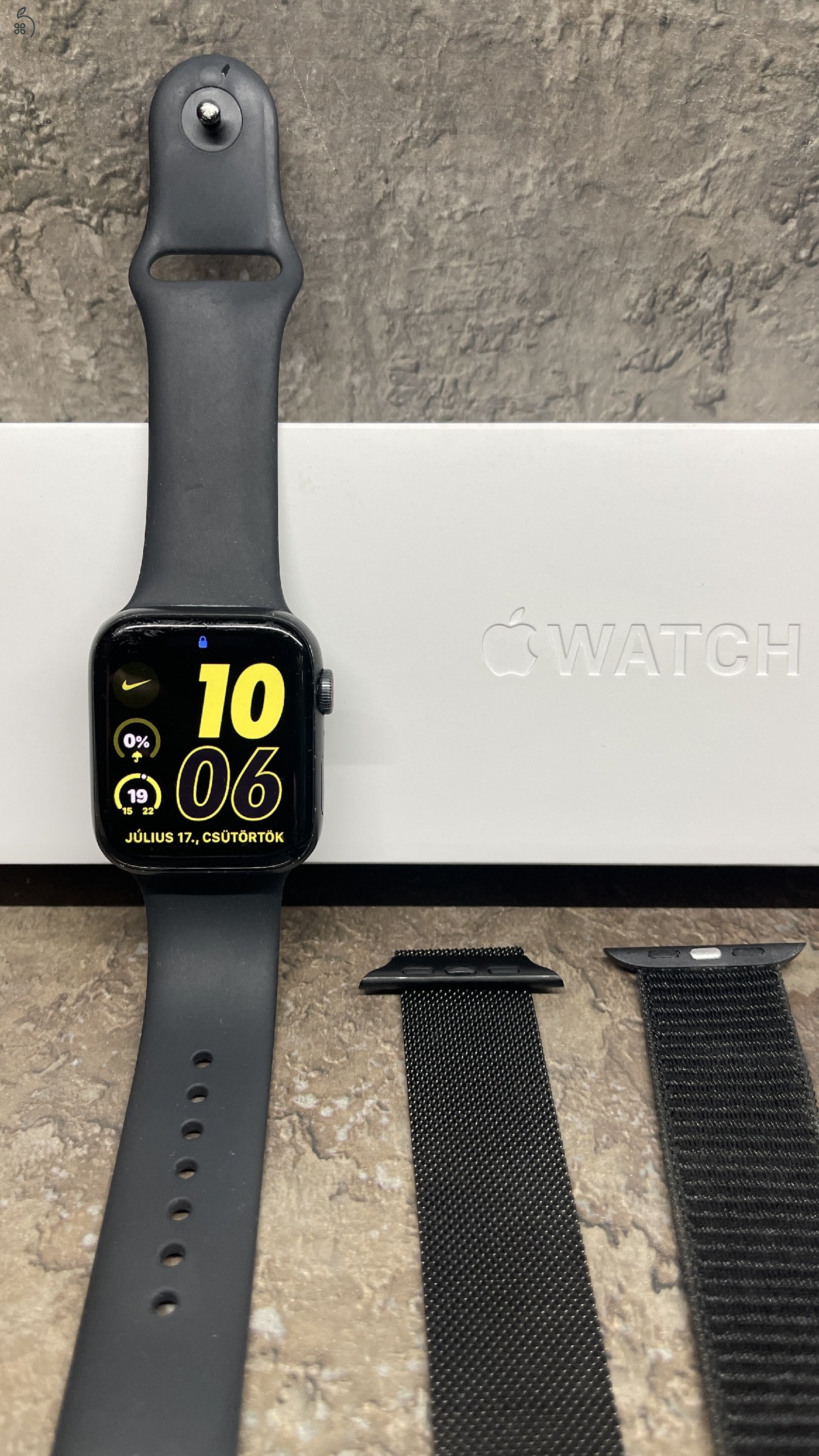 Apple Watch Series 6 (GPS + Cellular)