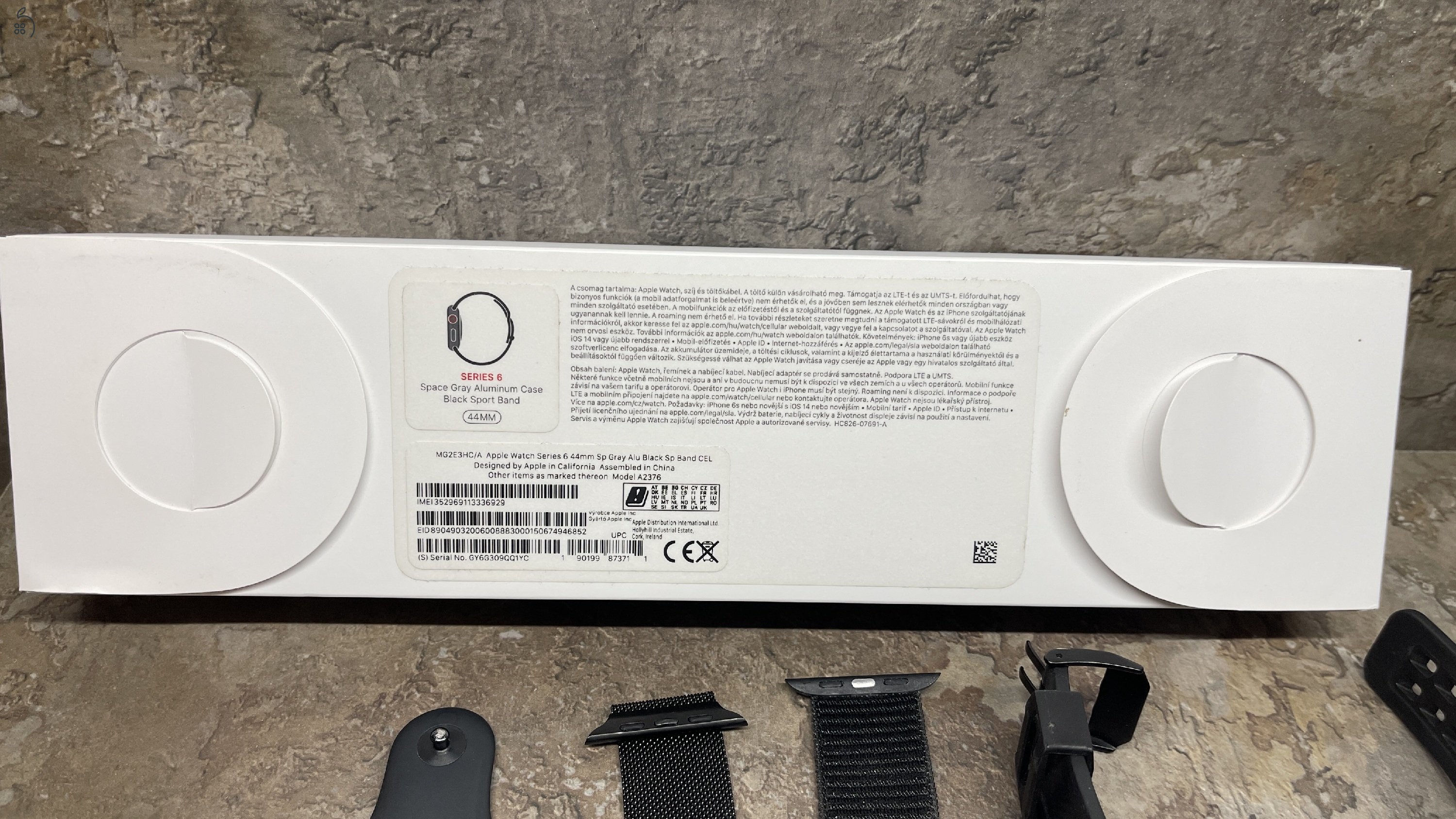 Apple Watch Series 6 (GPS + Cellular)