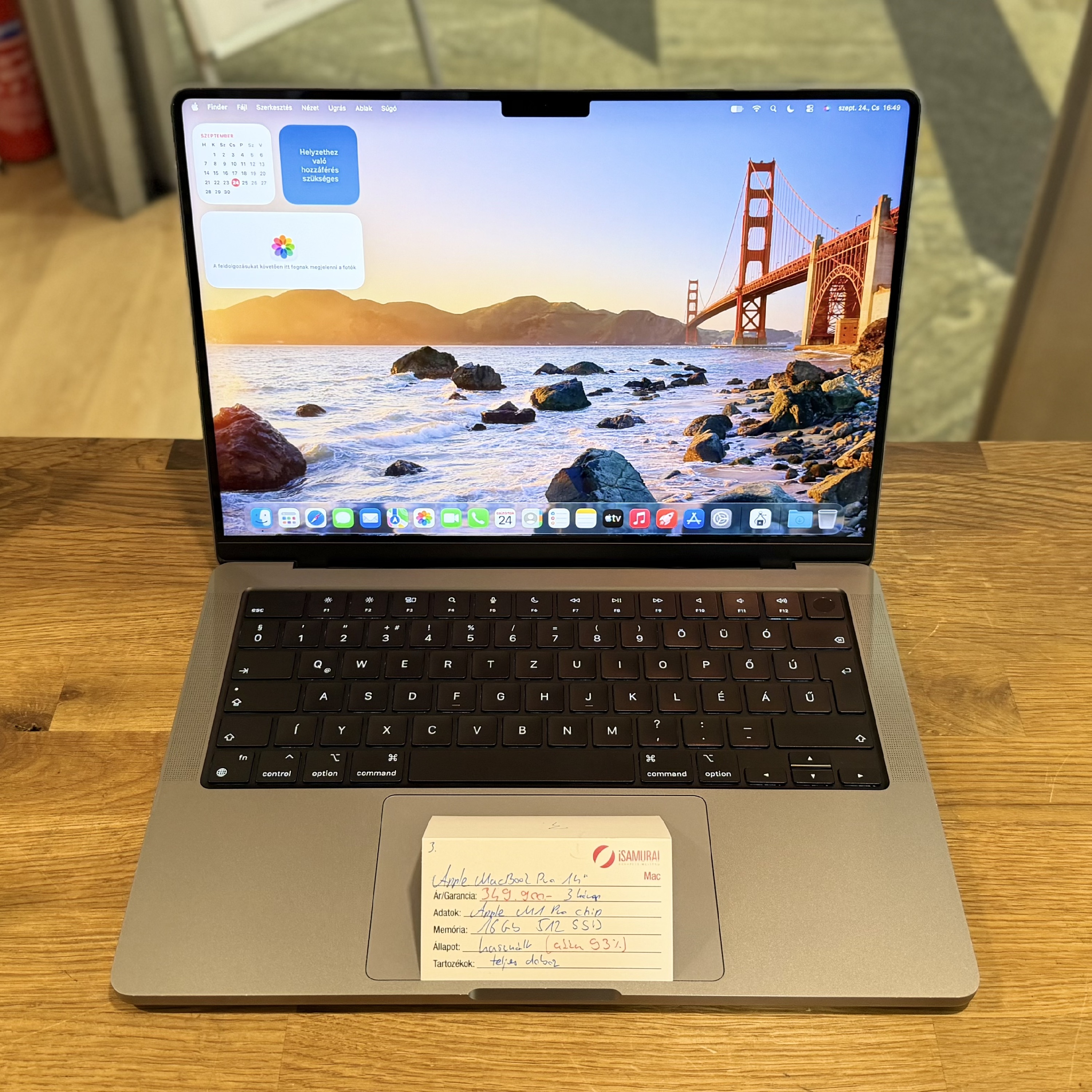 .Apple MacBook Pro 14