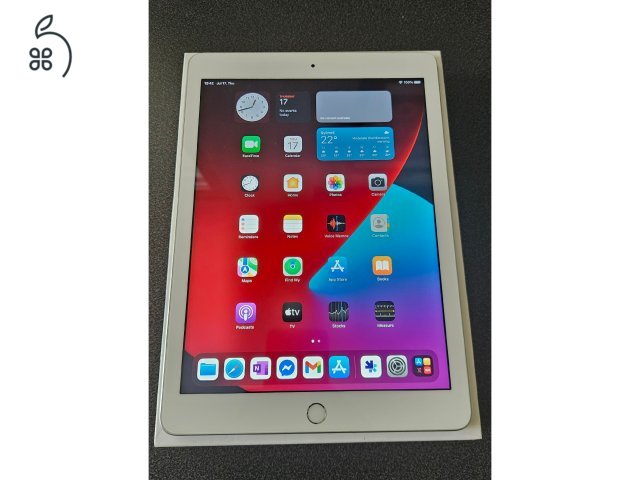 iPad 5th 32GB Wi-Fi A1822 logi slim folio billentyűzetes tokkal