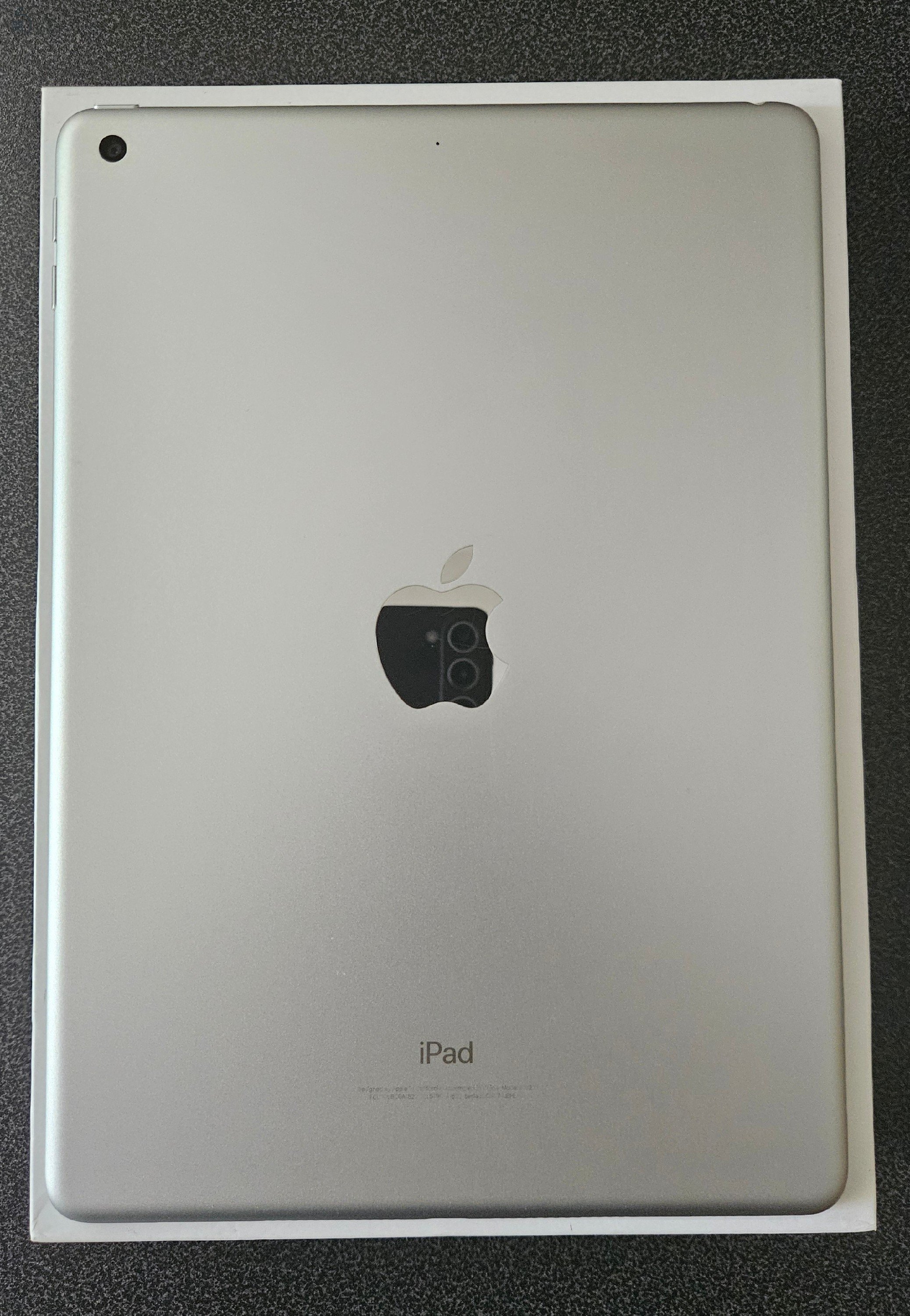 iPad 5th 32GB Wi-Fi A1822 logi slim folio billentyűzetes tokkal