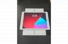 iPad 5th 32GB Wi-Fi A1822 logi slim folio billentyűzetes tokkal