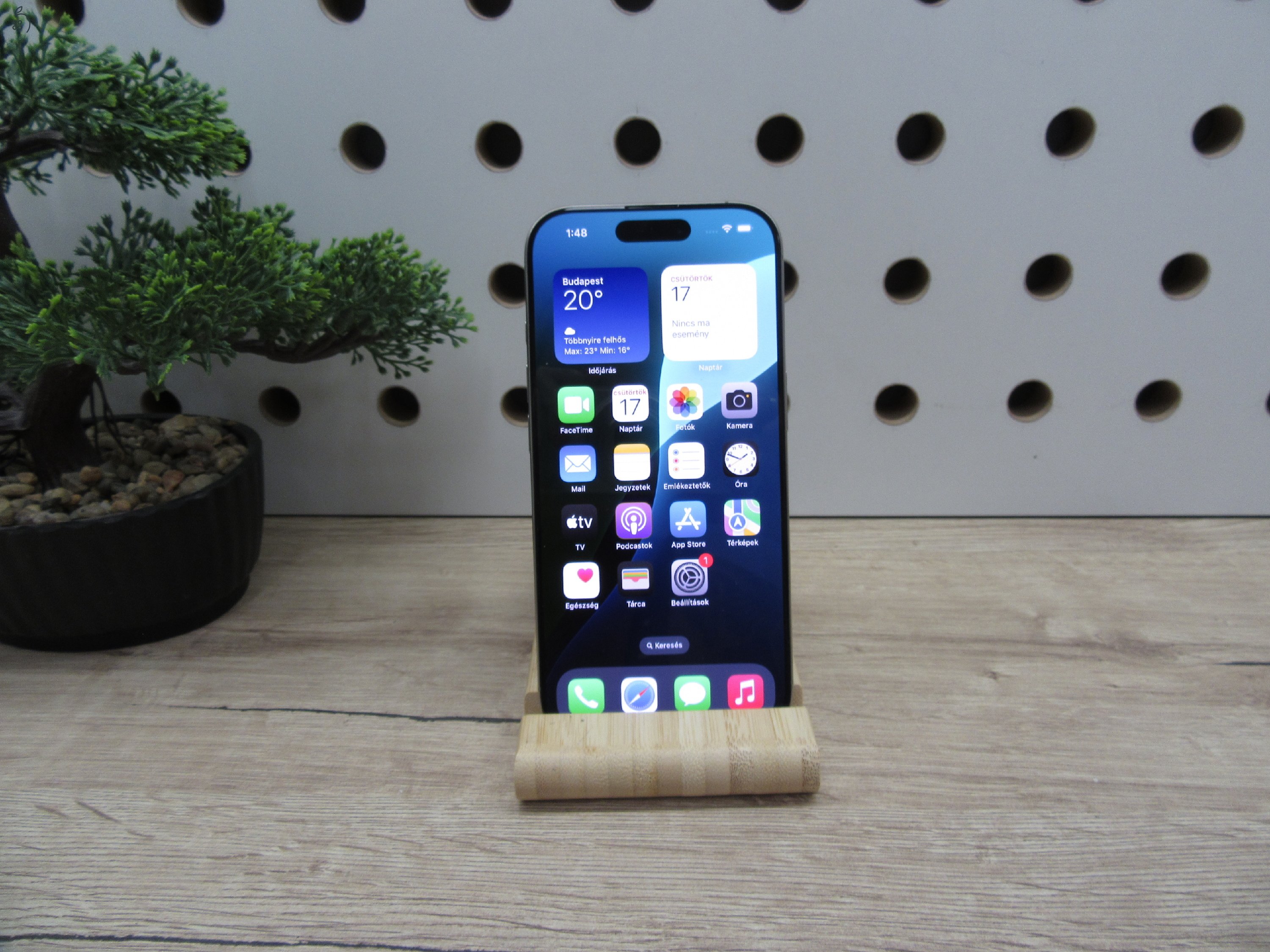 Apple iPhone 16 Pro - Natural Titanium - Használt, megkímélt