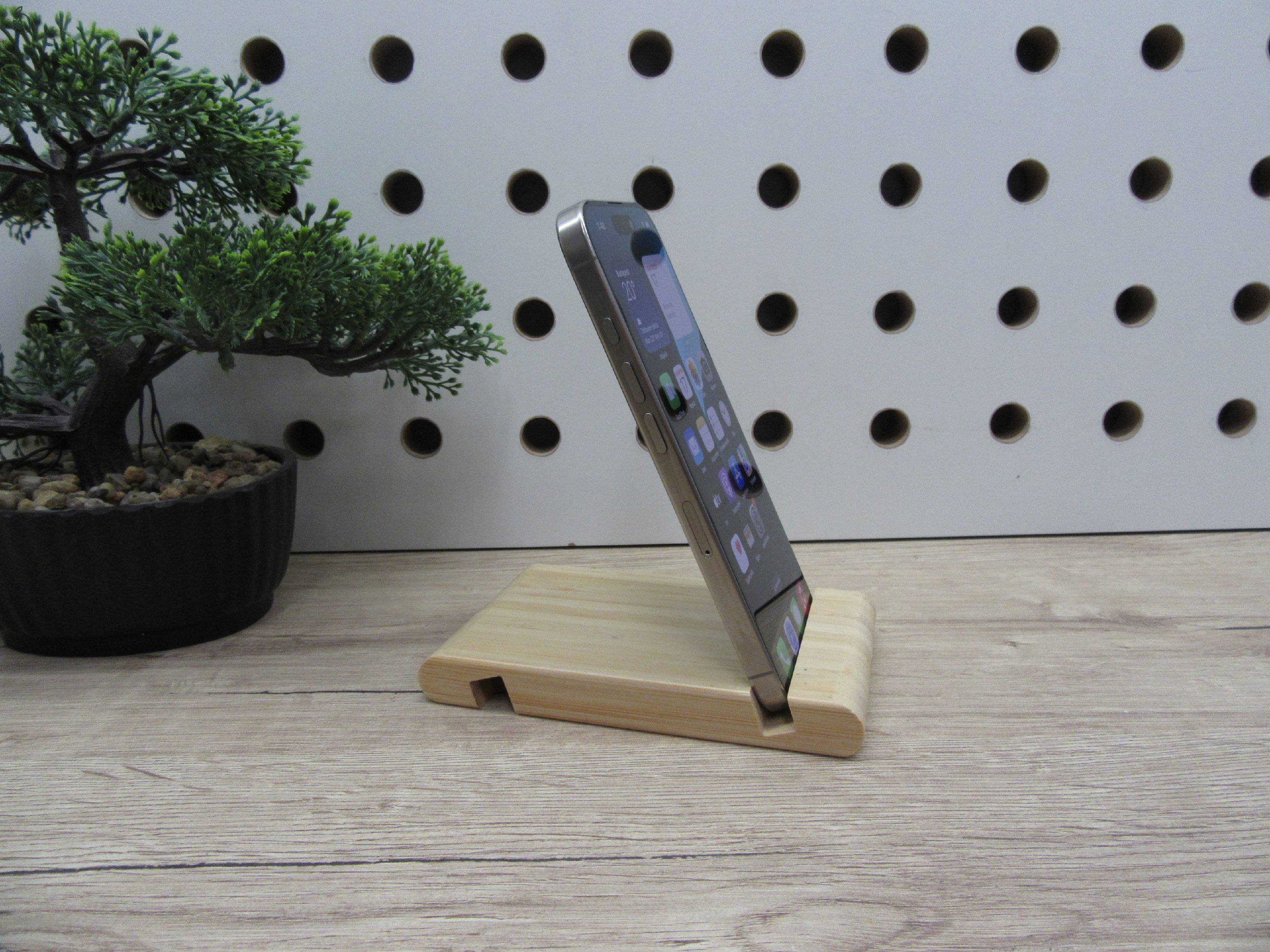 Apple iPhone 16 Pro - Natural Titanium - Használt, megkímélt