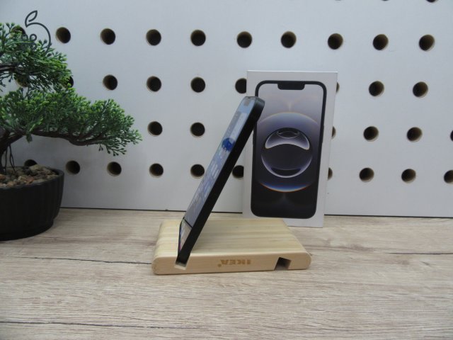 Apple iPhone 16e - Black - Használt, újszerű