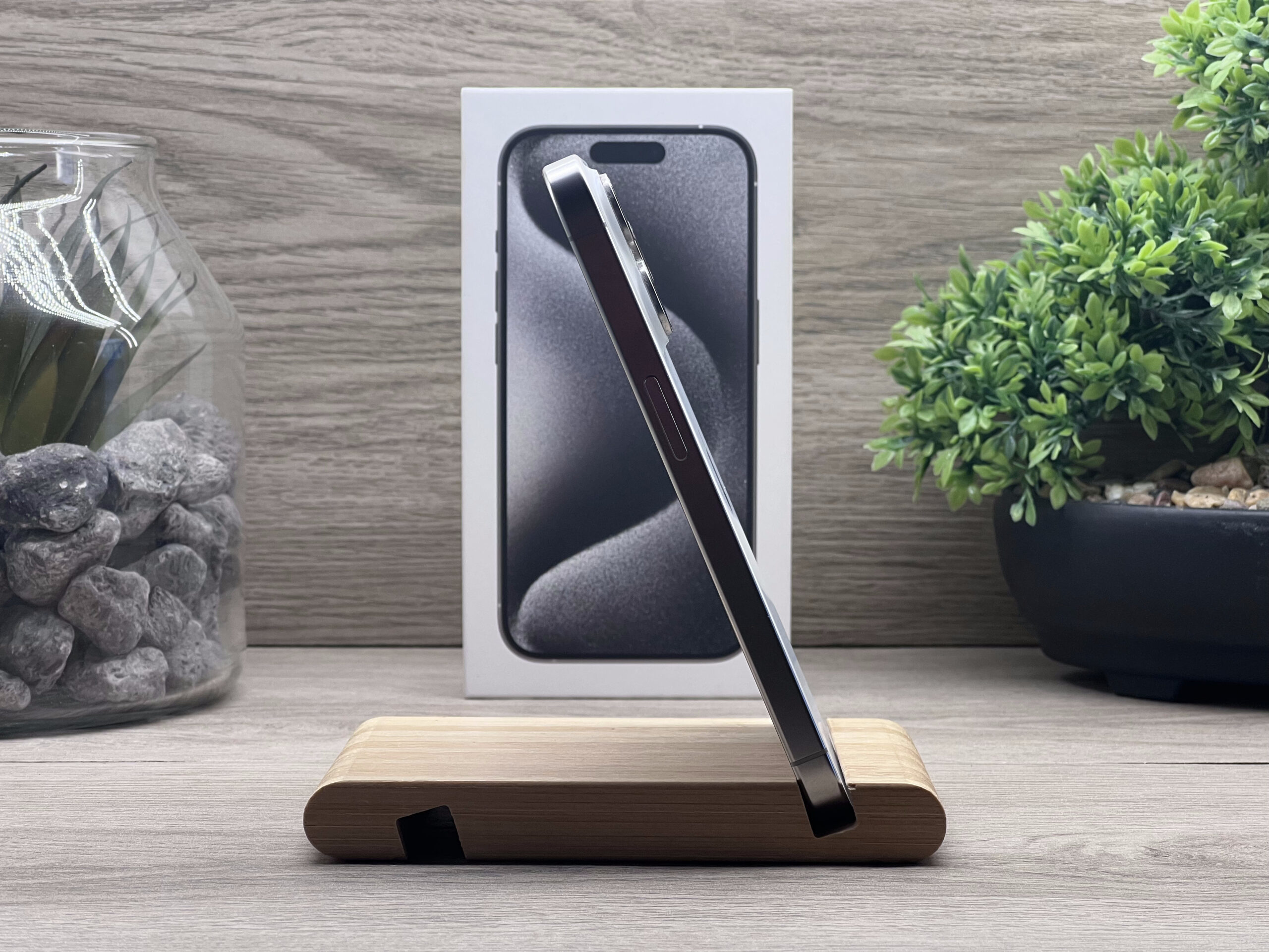 Hibátlan iPhone 15 Pro White Titanium 128GB 2 ÉV Garanciával Számlával