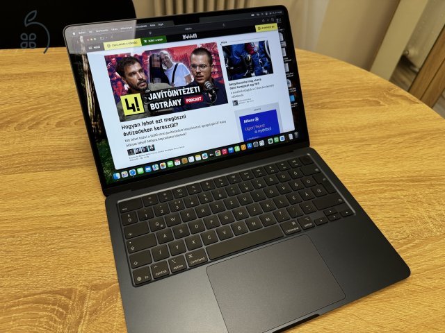 Hibátlan 2 hónapos APPLE MacBook Air 2025 13,6