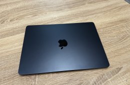 Hibátlan 2 hónapos APPLE MacBook Air 2025 13,6