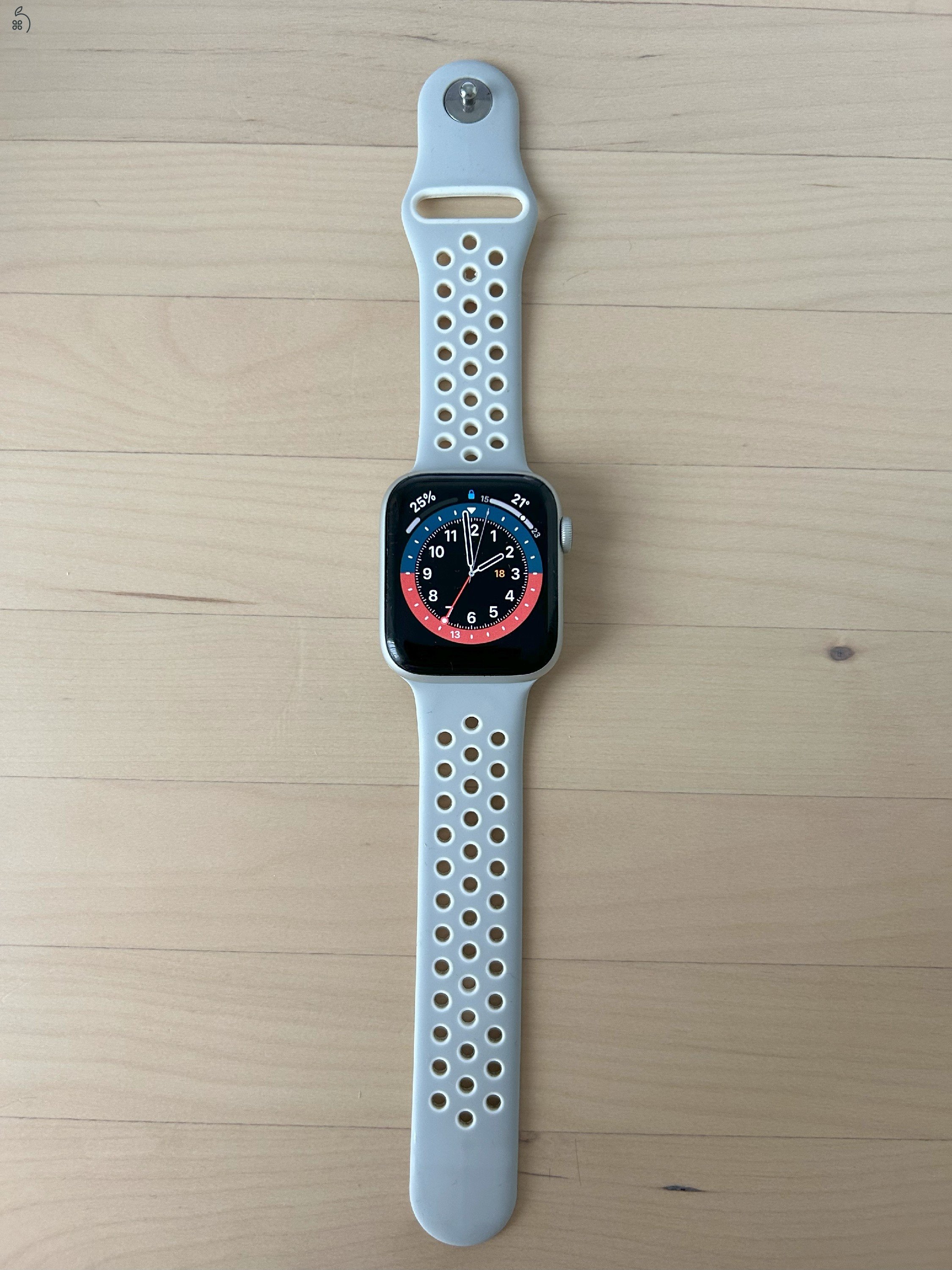 Eladó Apple Watch 4 - 94% akku - nagyon megkímélt - ajándék óraszíjakkal
