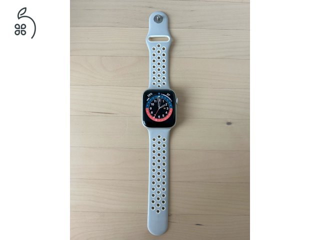 Eladó Apple Watch 4 - 94% akku - nagyon megkímélt - ajándék óraszíjakkal