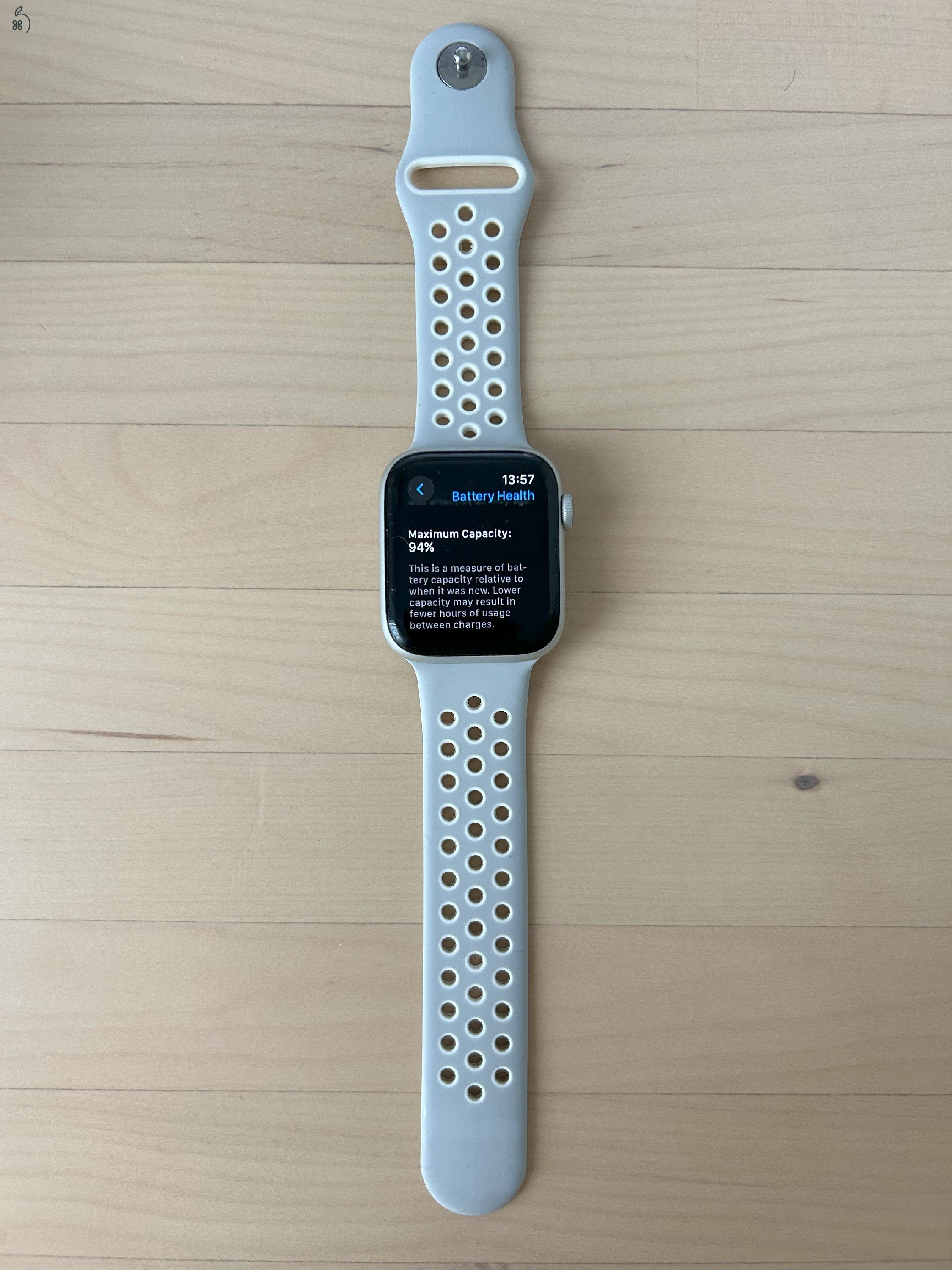 Eladó Apple Watch 4 - 94% akku - nagyon megkímélt - ajándék óraszíjakkal