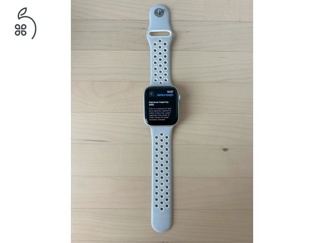 Eladó Apple Watch 4 - 94% akku - nagyon megkímélt - ajándék óraszíjakkal