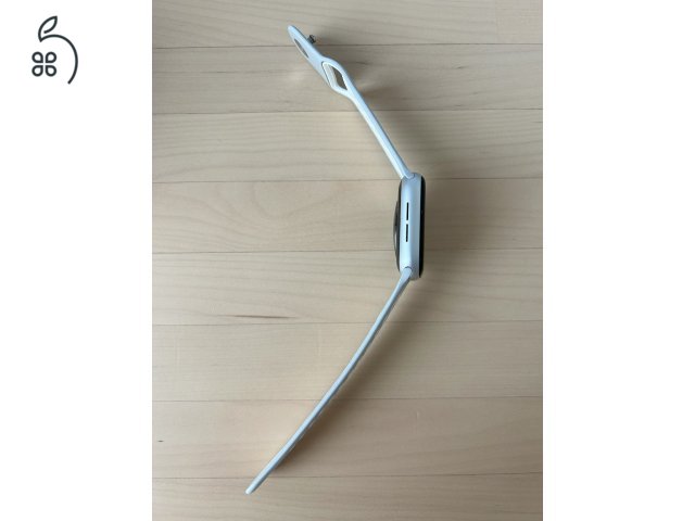 Eladó Apple Watch 4 - 94% akku - nagyon megkímélt - ajándék óraszíjakkal