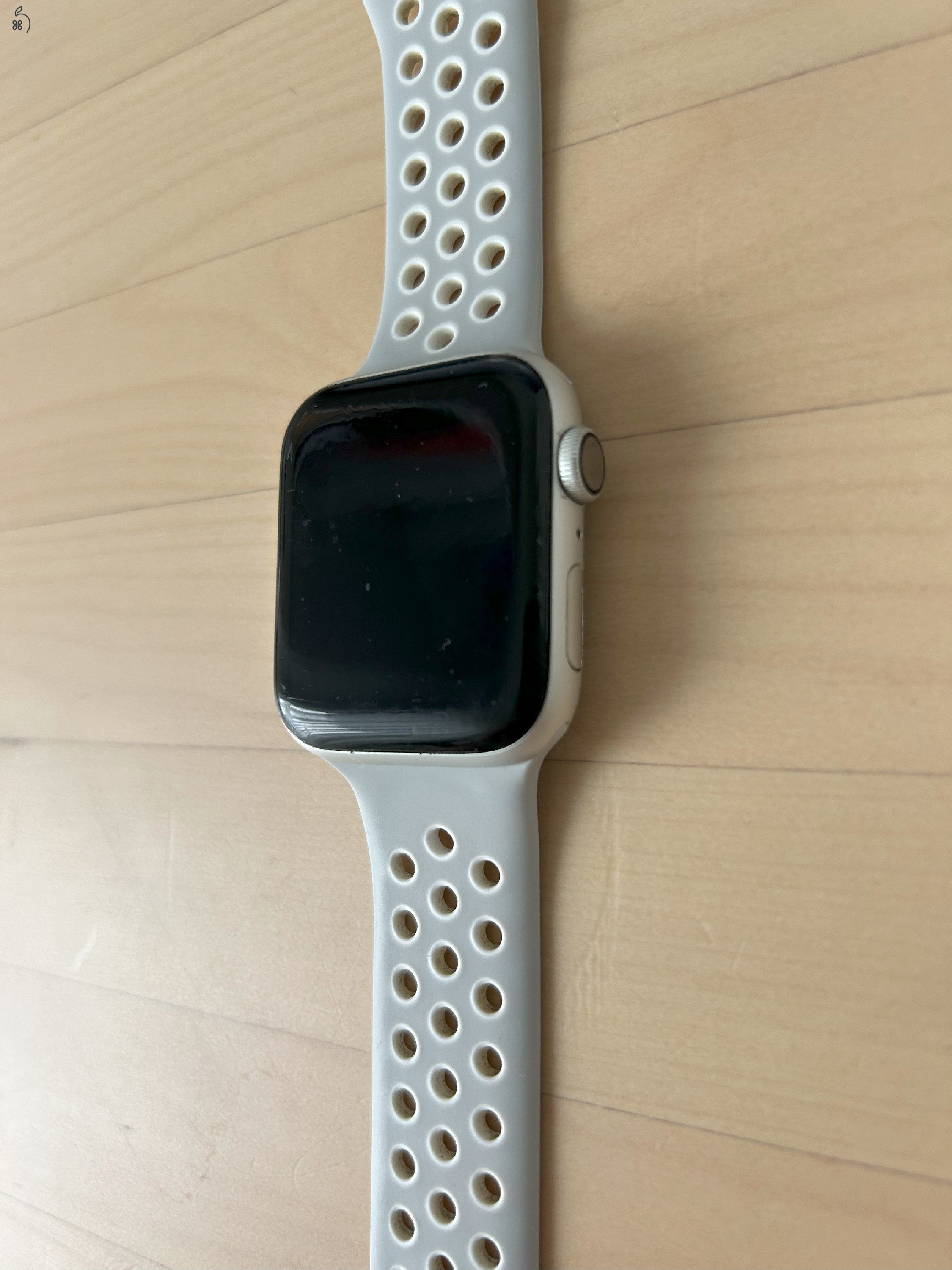 Eladó Apple Watch 4 - 94% akku - nagyon megkímélt - ajándék óraszíjakkal