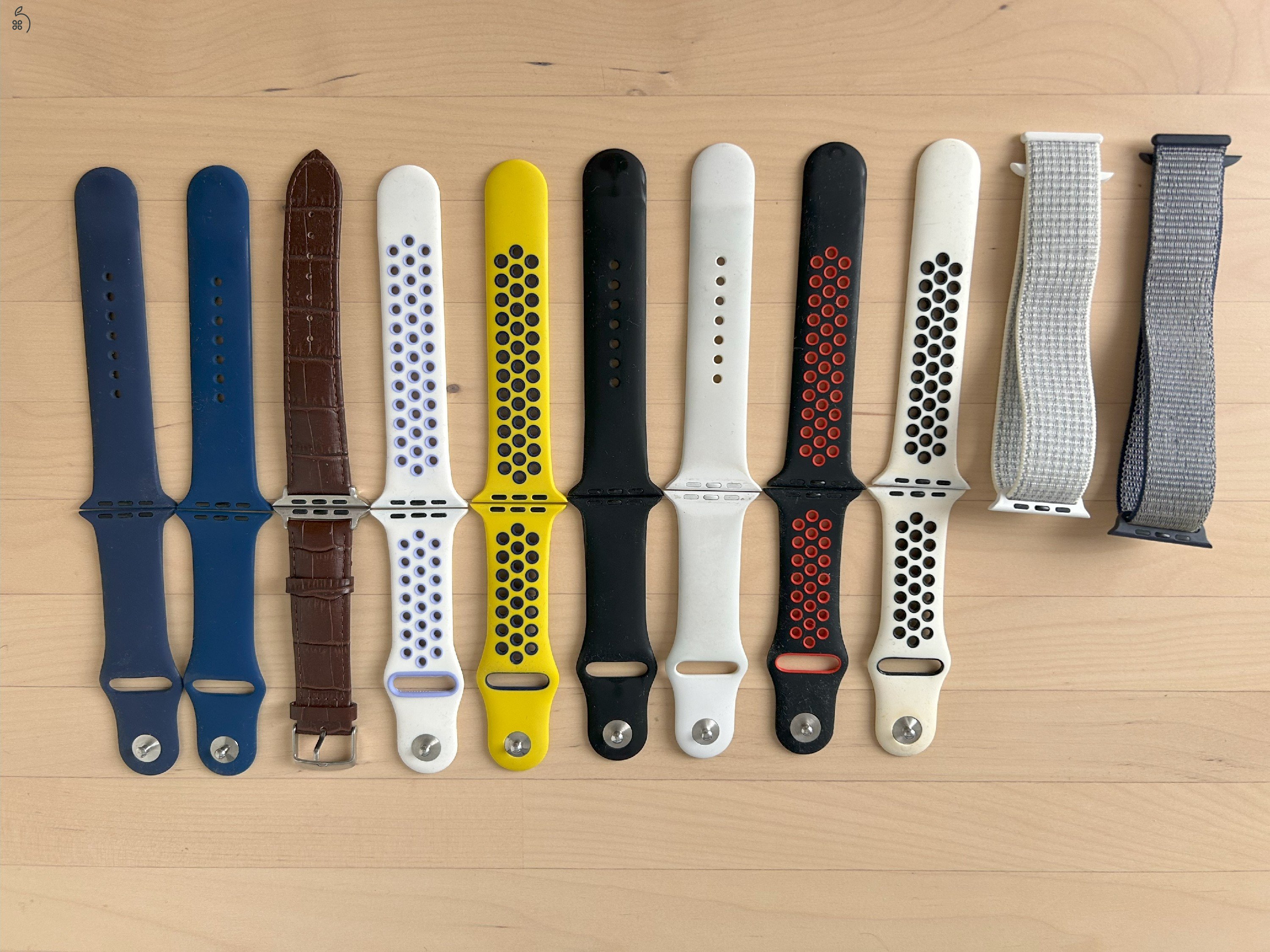 Eladó Apple Watch 4 - 94% akku - nagyon megkímélt - ajándék óraszíjakkal