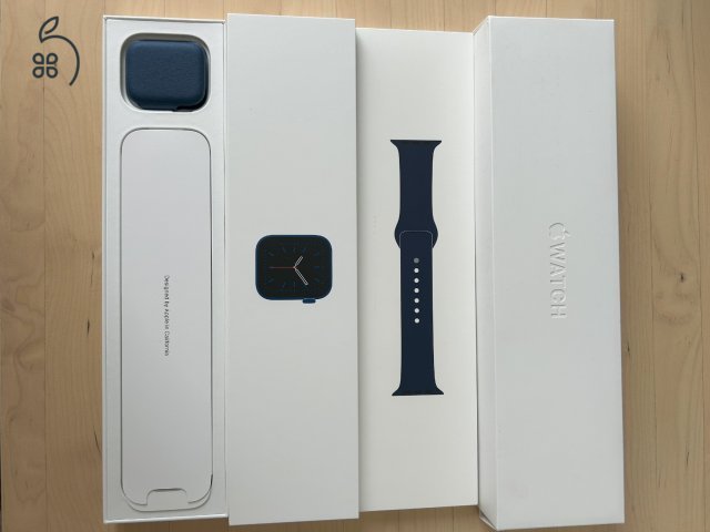 Eladó Apple Watch 6 Blue - 93% akku - nagyon megkímélt - ajándék óraszíjakkal