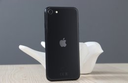 Apple iPhone SE 2 64GB asztrofekete C+ US-6923